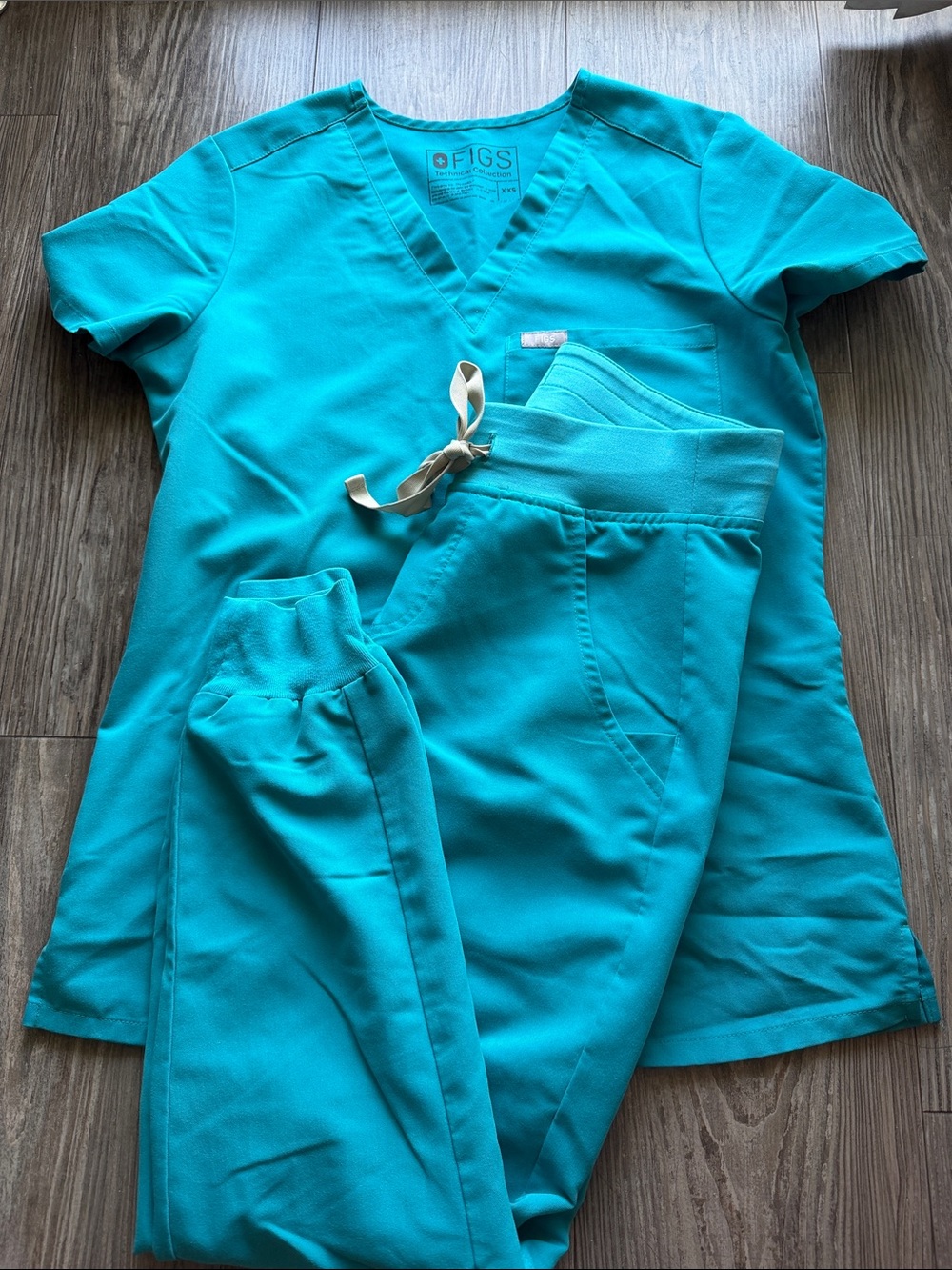 Figs Teal V-Neck Scrub Top and Jogger Set